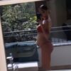 Belen incinta si mette in bikini sul terrazzo: il pancione è sempre più grande
