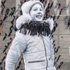 La bambina simbolo della resilienza dell’Ucraina in un’opera d’arte