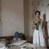 Ucraina, le foto di nozze nella casa distrutta dalla guerra