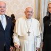 Charlène di Monaco da Papa Francesco con il marito Alberto: le foto