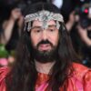 Alessandro Michele lascia la direzione creativa di Gucci: fine di un’era per la maison fiorentina